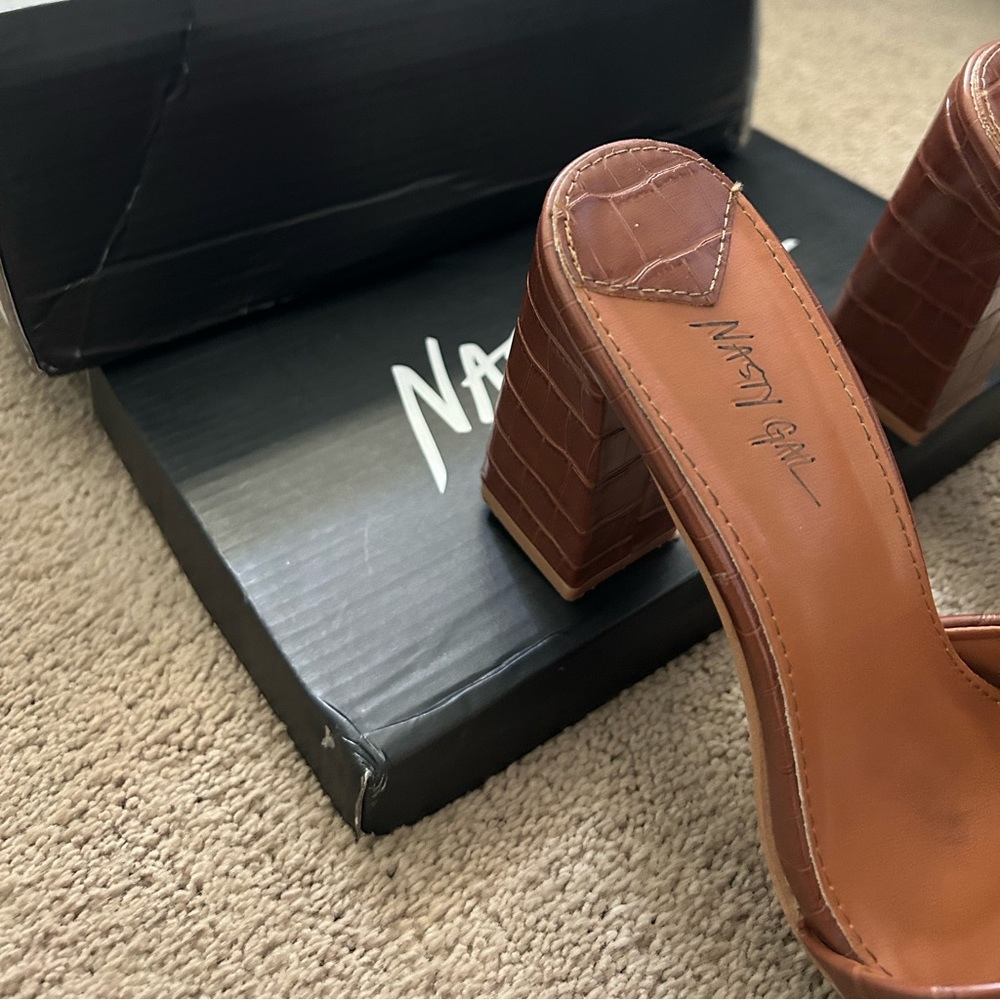Nasty Gal Camel Brown Croc Heeled Mules - Picture 2 of 5